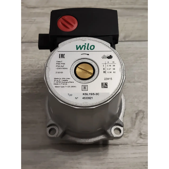 Циркуляционный насос Wilo KSL15/5-3c с трехскоростной регулировкой мощности для отопительных газовых котлов.