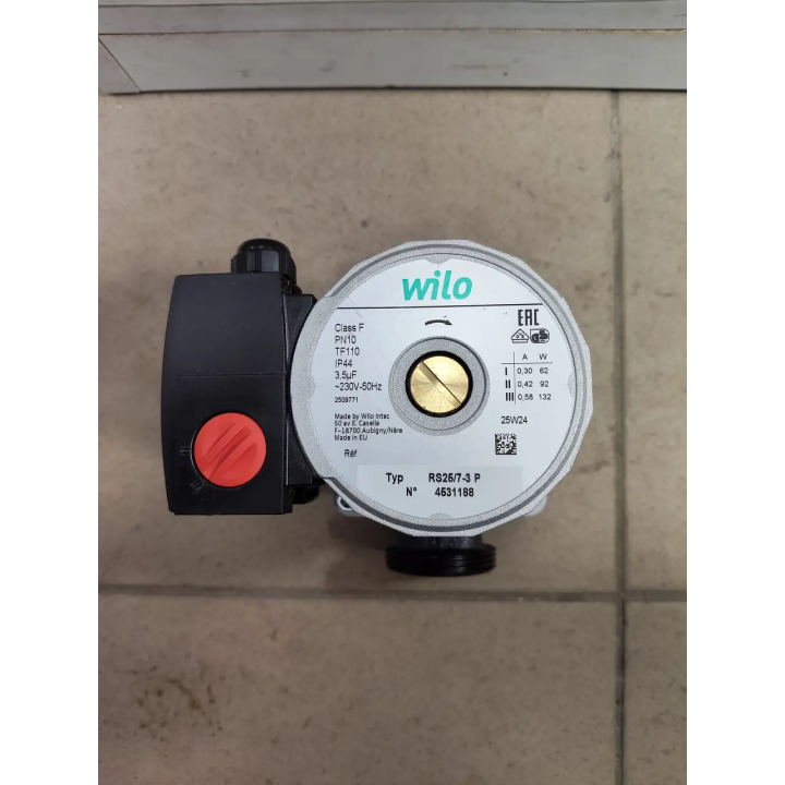 Тришвидкісний циркуляційний насос Wilo RS 25/7-3-P для систем домашнього опалення та кондиціонування.